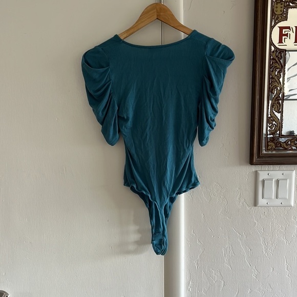 FREE PEOPLE ~ Blue body suit with pleated sleeves - Picture 6 of 7